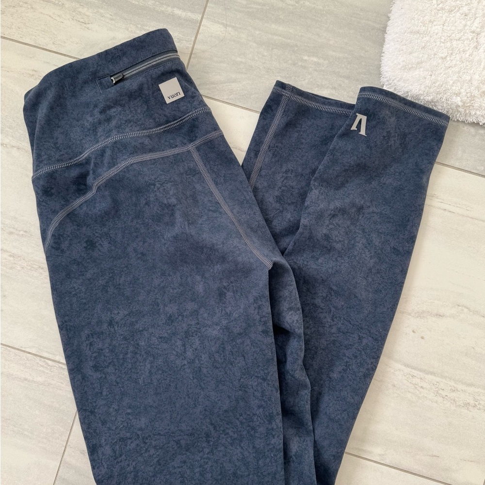Vuori Pace High Rise Dark Blue Leggings